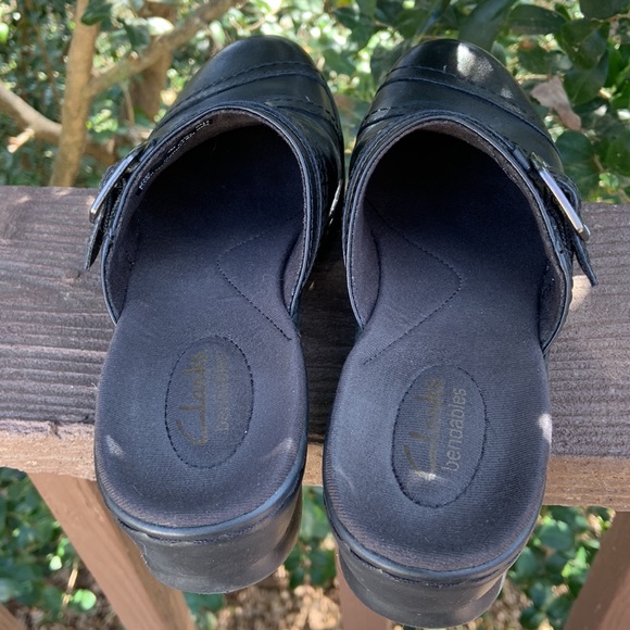 Clarks slip on clog black leather mules .size 7 they are good condition - Picture 3 of 6